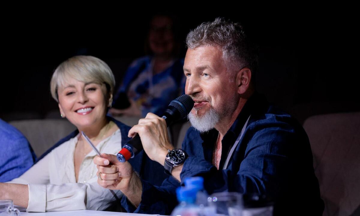 Юных авторов, композиторов и исполнителей песен приглашают принять участие во всероссийском конкурсе детской авторской песни «ДАР»