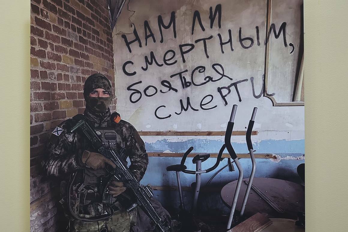 Фотовыставка «Нелёгкий путь», посвящённая специальной военной операции, открылась в столице Камчатки