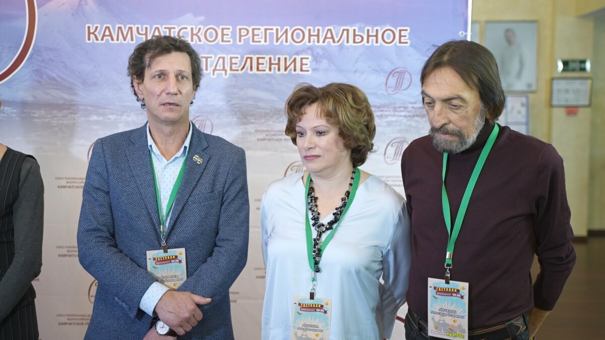 Больше 1000 человек посетили спектакль Мариупольского драматического театра «Человек, который платит»