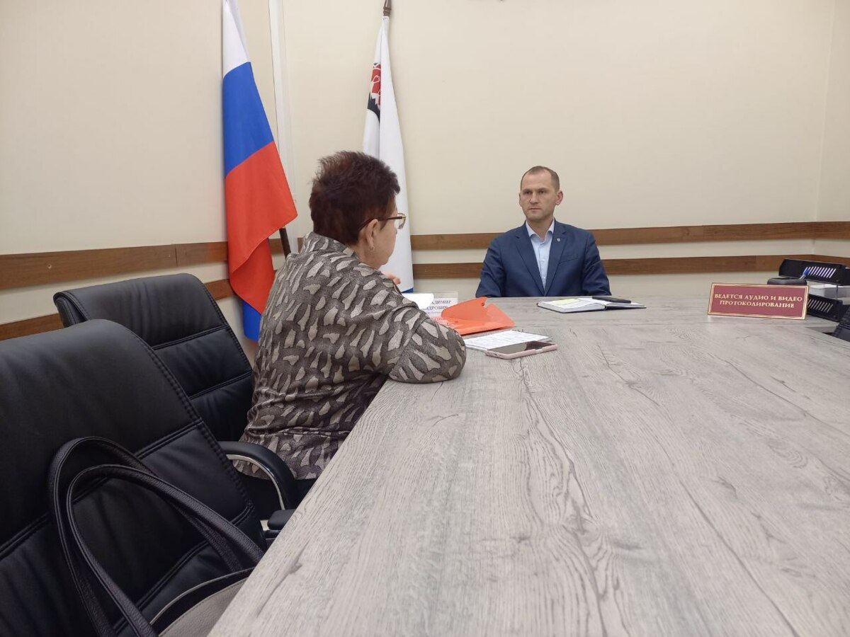 Прием граждан провел и. о. министра культуры Камчатского края Владимир Пегуров
